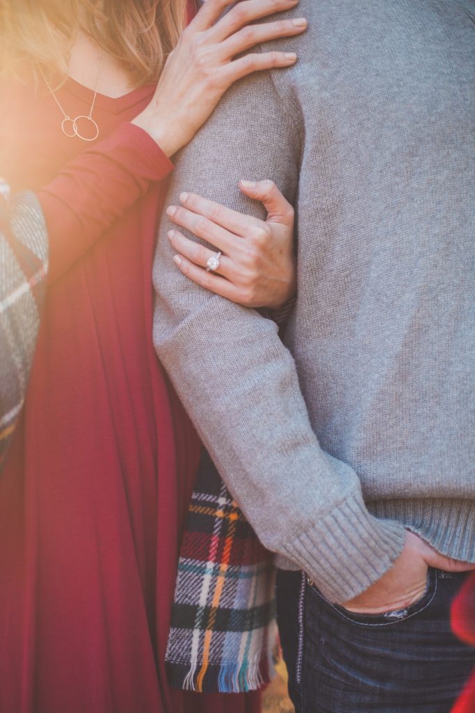 Timeless clothes are the best choice for engagement photos.