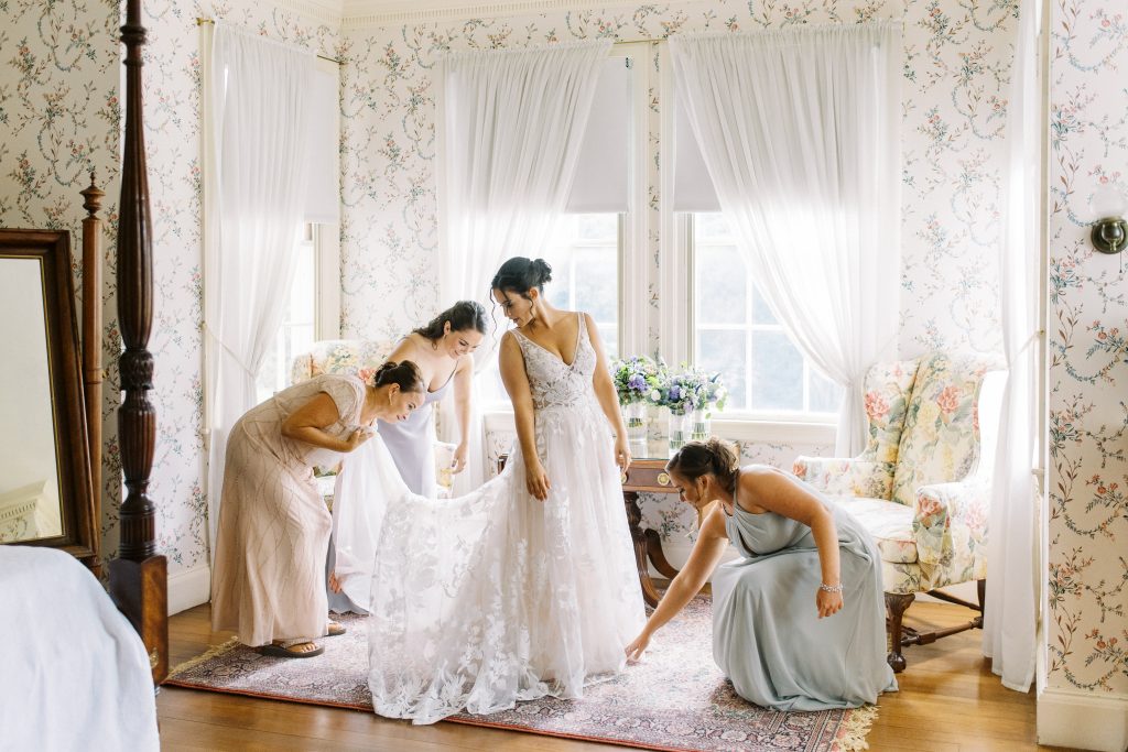 Wedding shot list: Bride getting ready