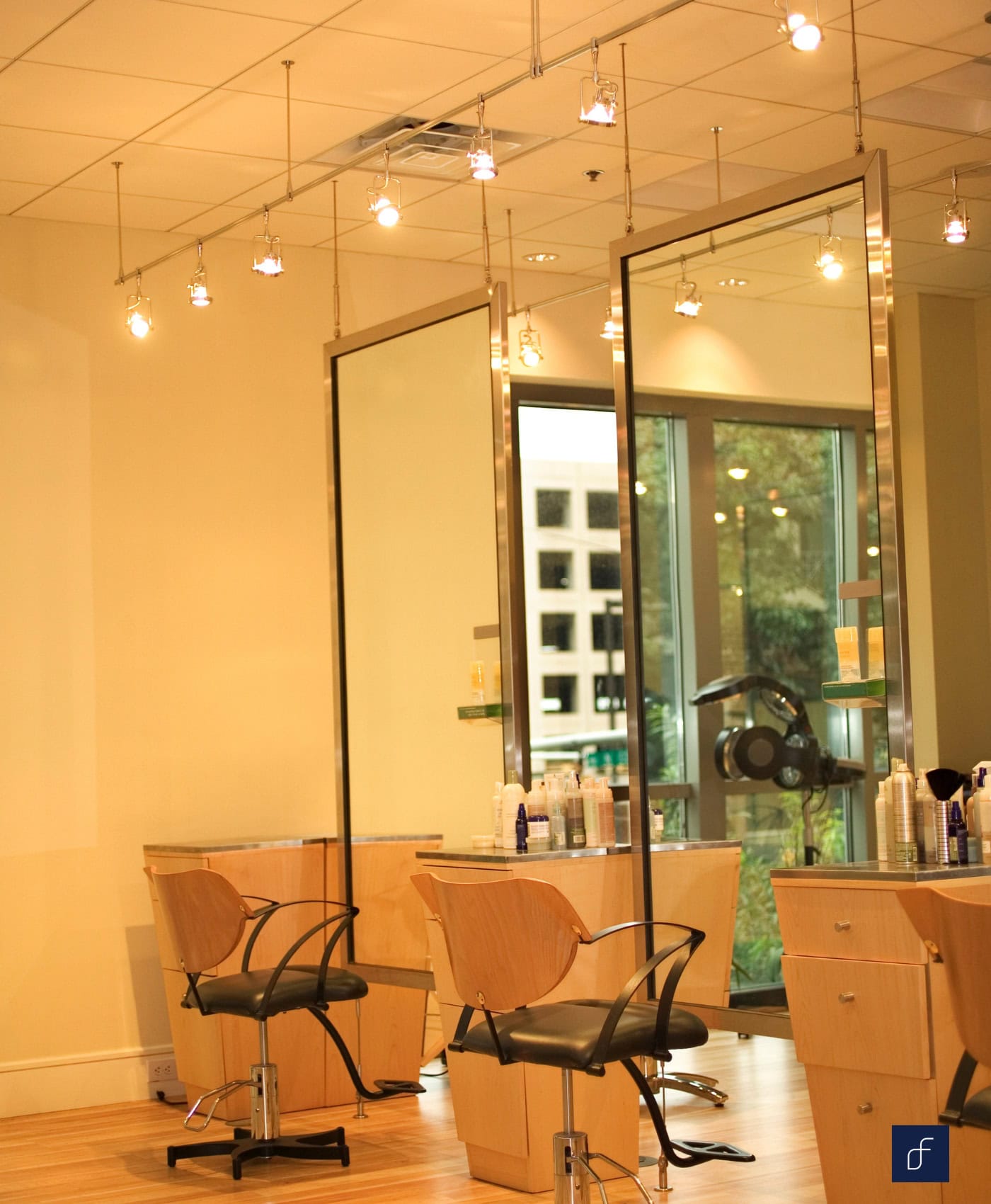 Beauty salon mirror idea